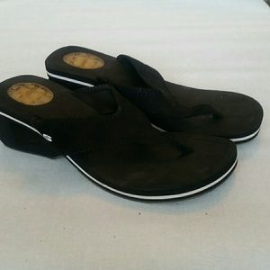 Skechers Women's Sz 11. Sandals with 2 1/2" heel